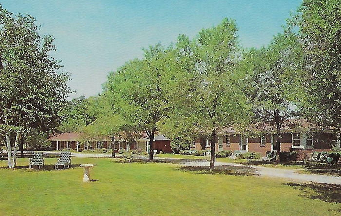 Karo-Lar Motel (Elk Rapids Lakeshore Inn) - Old Postcard (newer photo)